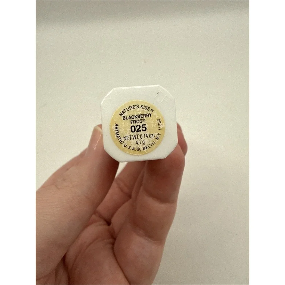 NEW Nature's Kiss Lipstick Blackberry Frost 025 Vintage USA Sealed